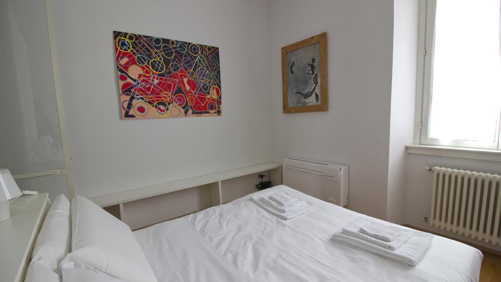 Italianway-Crema Apartment Milan Bagian luar foto