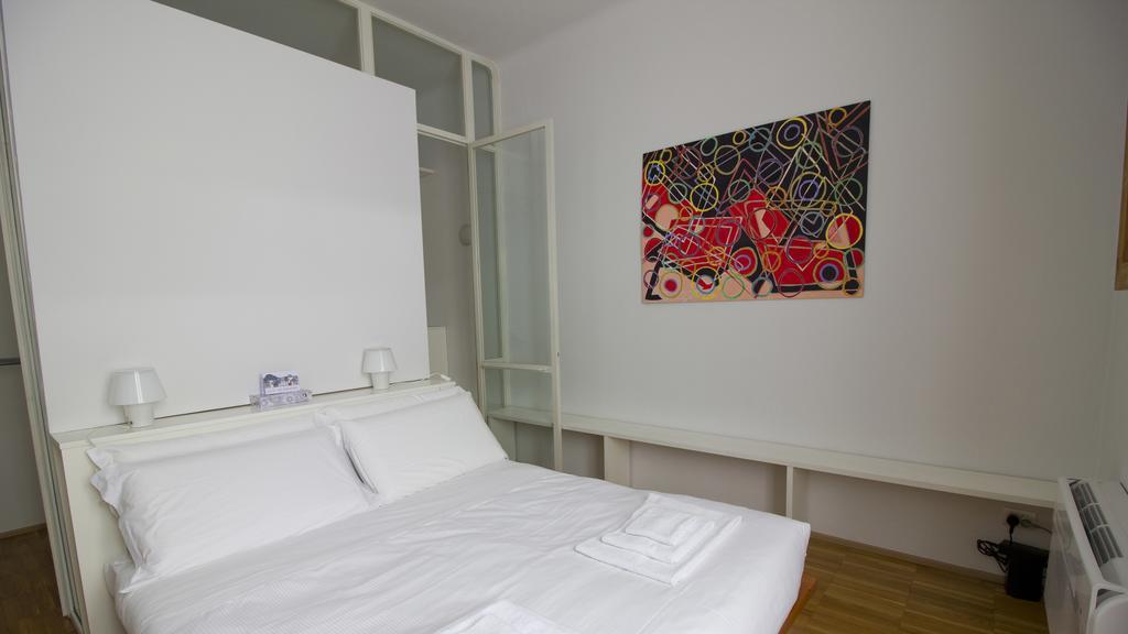 Italianway-Crema Apartment Milan Bagian luar foto