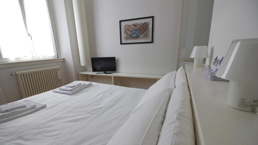 Italianway-Crema Apartment Milan Bagian luar foto